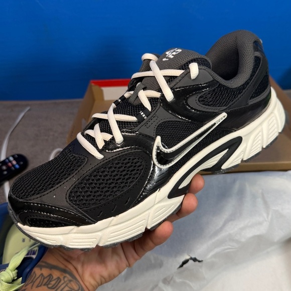 Nike Shoes - Nike v5 Rnr jackie robinson day
Brand new